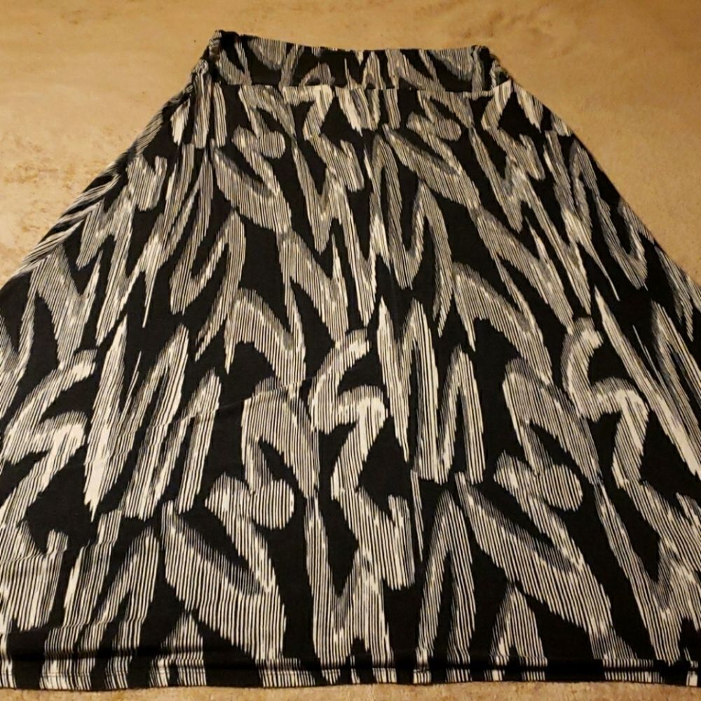 WORTHINGTON Maxi skirt. Black and tan